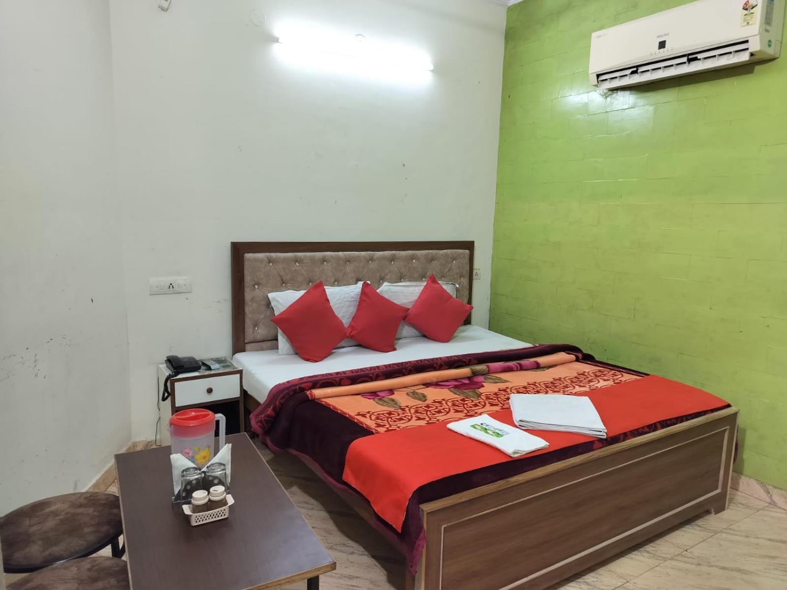 Chandīgarh Hotel Holiday Inn Paradise מראה חיצוני תמונה
