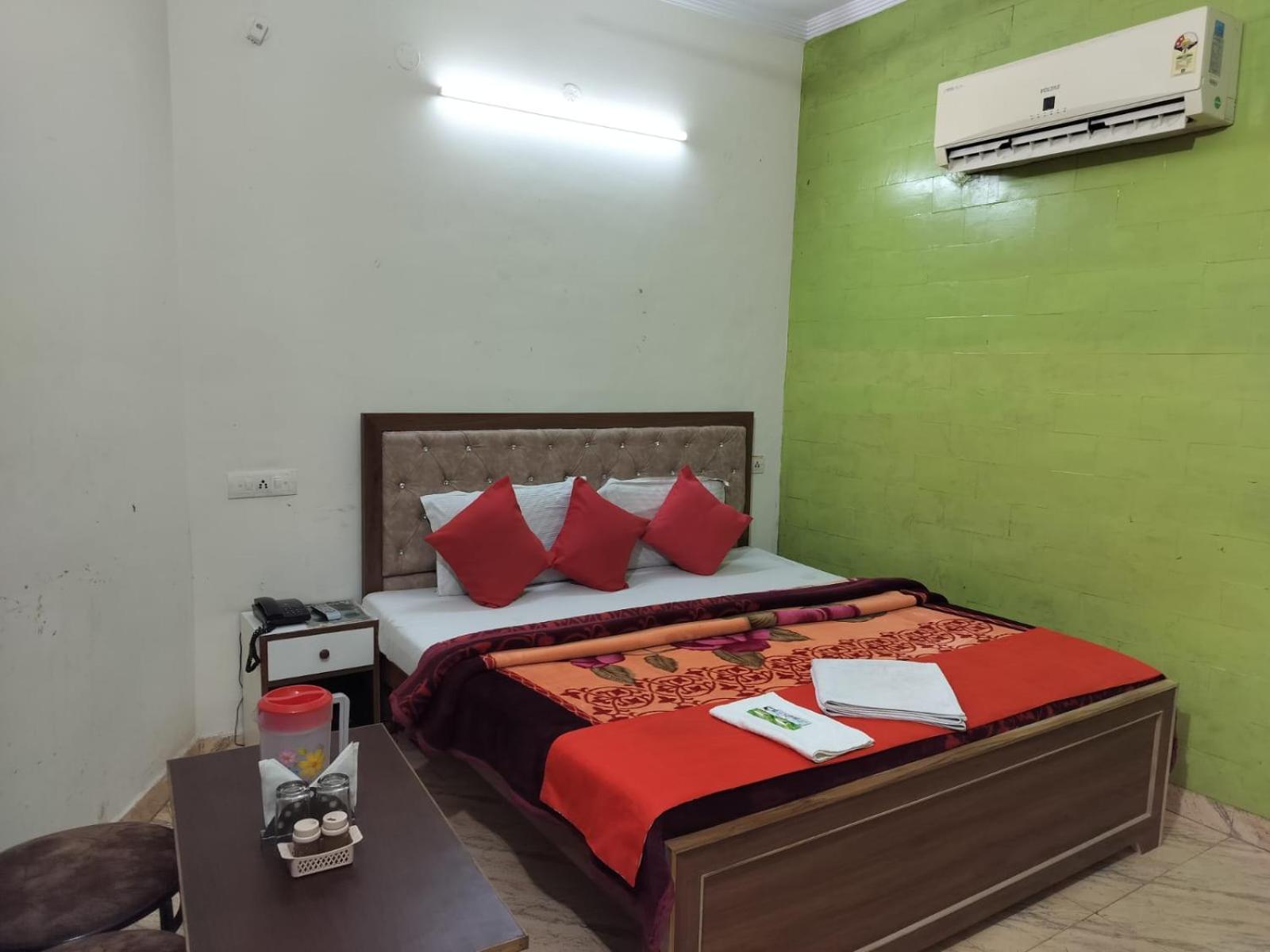 Chandīgarh Hotel Holiday Inn Paradise מראה חיצוני תמונה