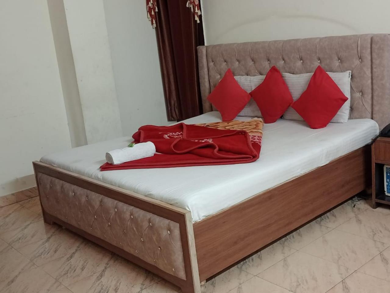 Chandīgarh Hotel Holiday Inn Paradise מראה חיצוני תמונה